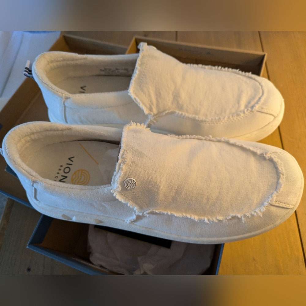 Vionic Beach Seaview Men's 10.5 Canvas White Loafers - New in Box with Tags